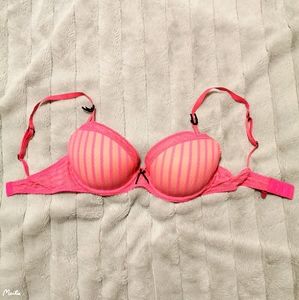 Betser Johnson Intimates Cute Bra 32C